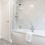 Herschell House - Location - Free Parking, Fast Wifi, Smarttv With Netflix - Perfect For Contractors, Families And Groups By Yoko *
