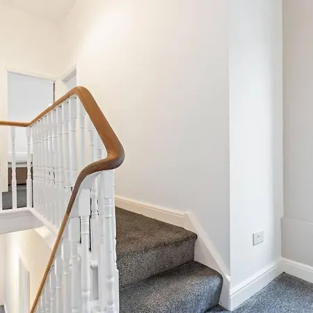 Herschell House - Location - Free Parking, Fast Wifi, Smarttv With Netflix - Perfect For Contractors, Families And Groups By Yoko *